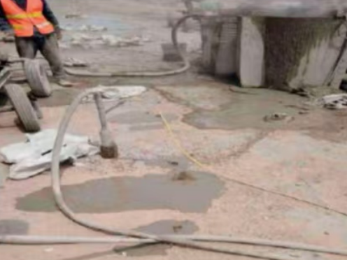 龙华水泥混凝土路面板底注浆技术 路面脱空注浆整治方案